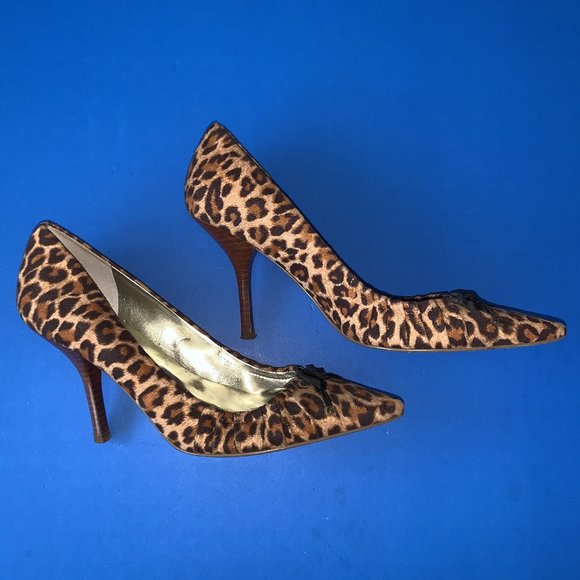 GUESS Brown Lepard Print Pointed Toe Pump Shoes with Bow Size 6M - Picture 1 of 5